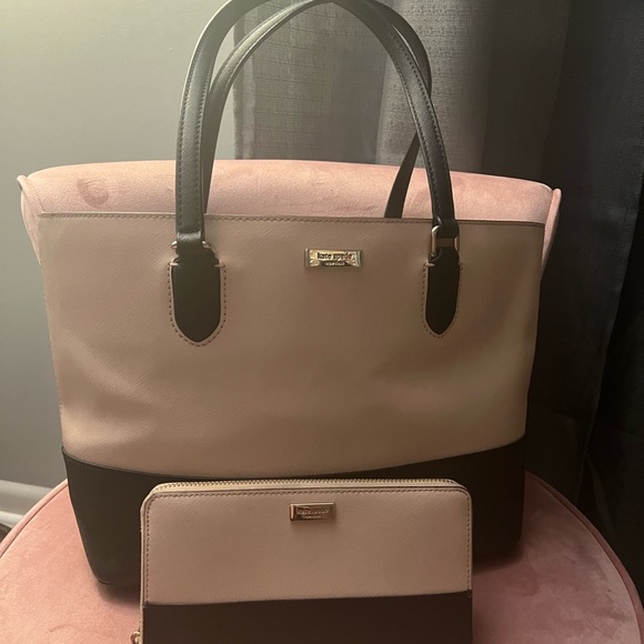 Very gently used Kate Spade purse with matching wallet. - Picture 3 of 3